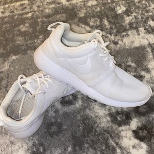 White Nike Roshe Runs